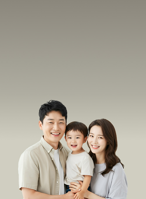 부모와 아이가 함께 있는 가족 모습